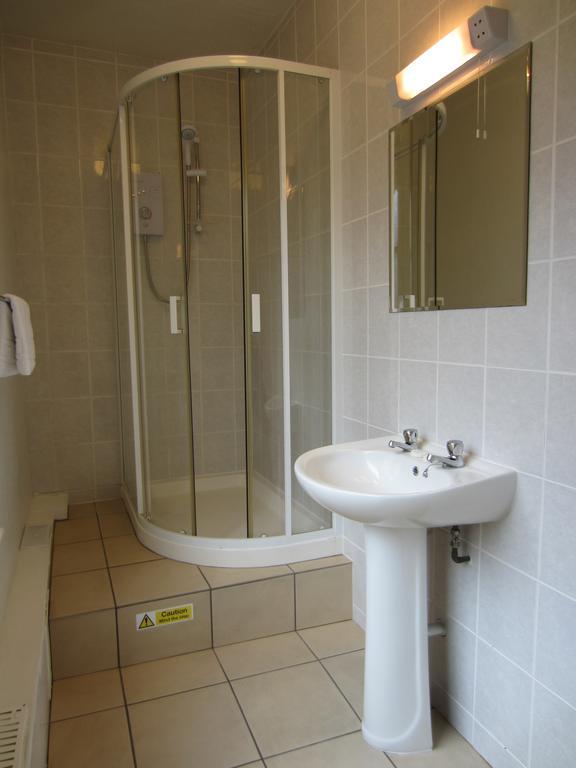 The Grail Court Hotel Burton-upon-Trent Habitación foto