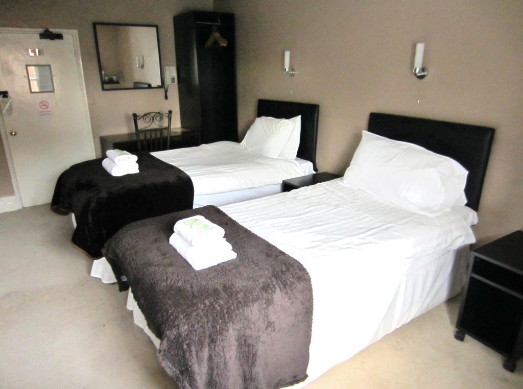 The Grail Court Hotel Burton-upon-Trent Habitación foto