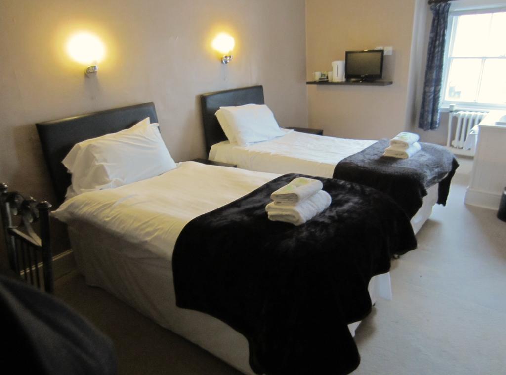 The Grail Court Hotel Burton-upon-Trent Habitación foto