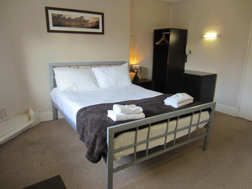 The Grail Court Hotel Burton-upon-Trent Habitación foto