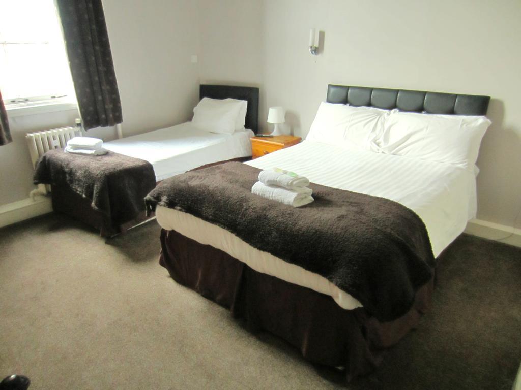 The Grail Court Hotel Burton-upon-Trent Habitación foto