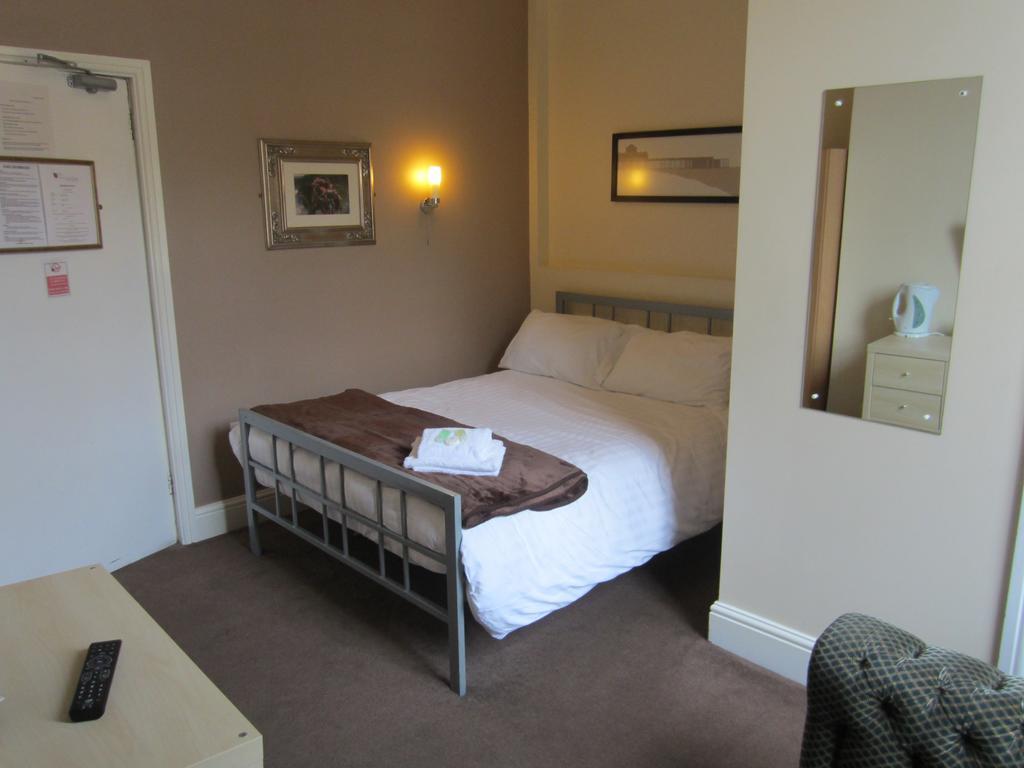 The Grail Court Hotel Burton-upon-Trent Habitación foto
