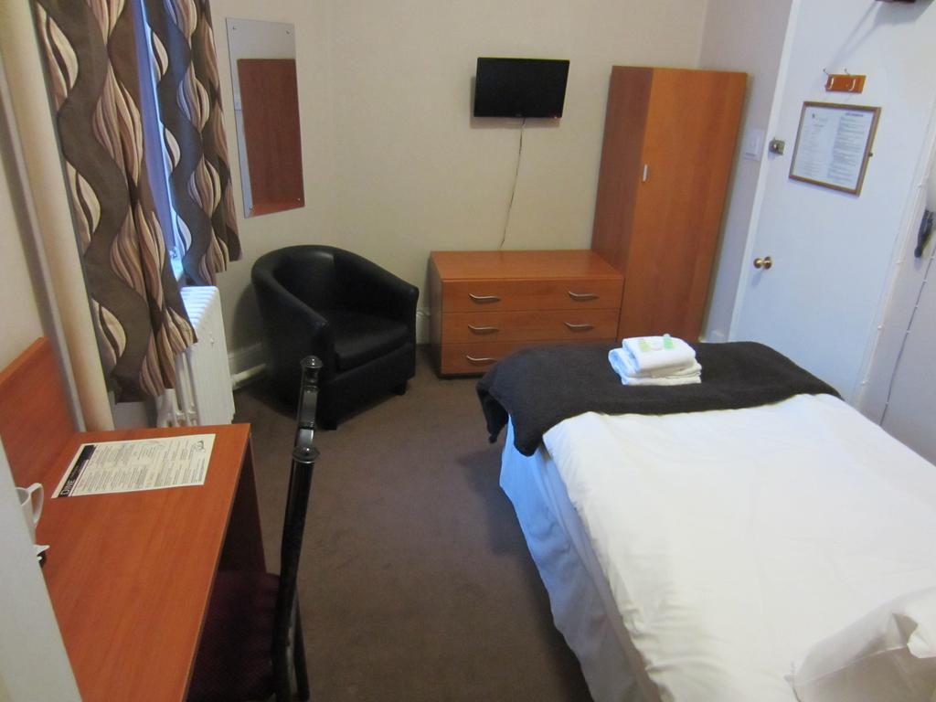 The Grail Court Hotel Burton-upon-Trent Habitación foto