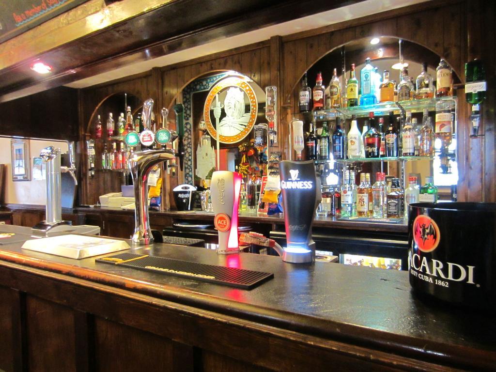 The Grail Court Hotel Burton-upon-Trent Exterior foto