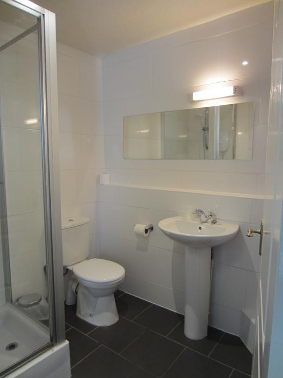 The Grail Court Hotel Burton-upon-Trent Habitación foto